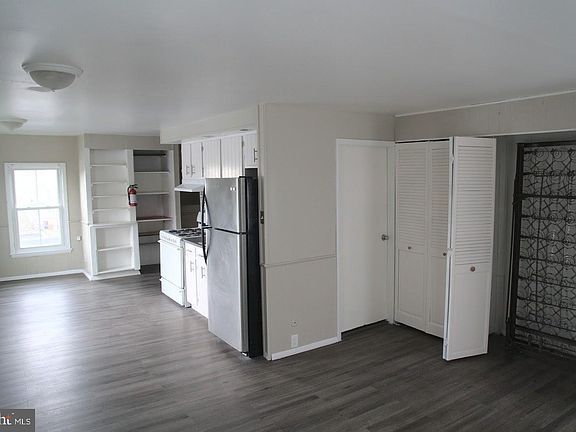 4th image of 410 Monmouth St