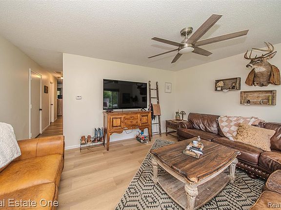 2nd image of 207 Murphy St #209
