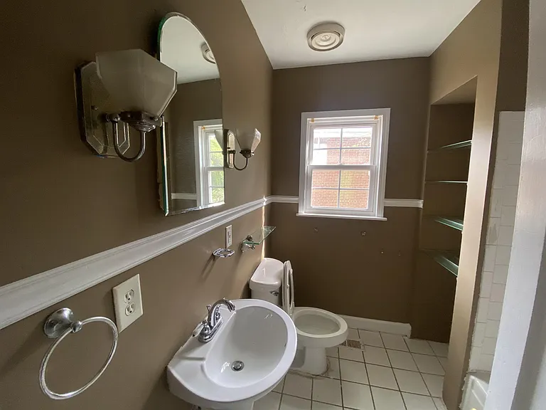 328 Rogers Ave — Photo 5