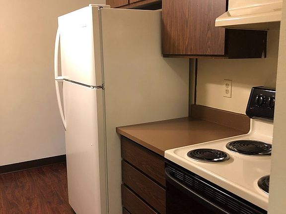 5th image of 293 Maplewood Dr APT 103