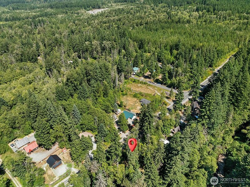 3rd image of 320 Skate Creek Road N
