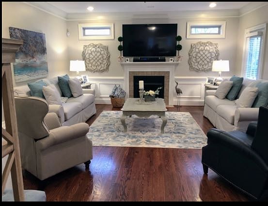 4th image of 570 Benton Ln