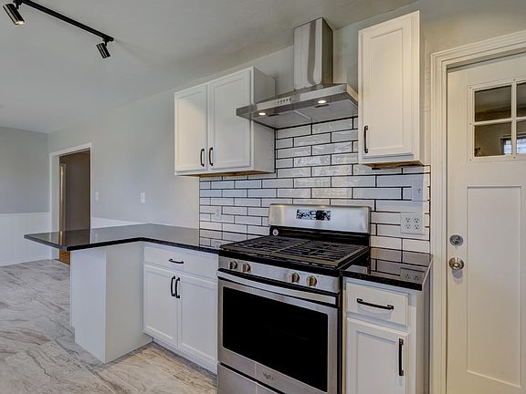 2nd image of 2709 Lakeside Dr