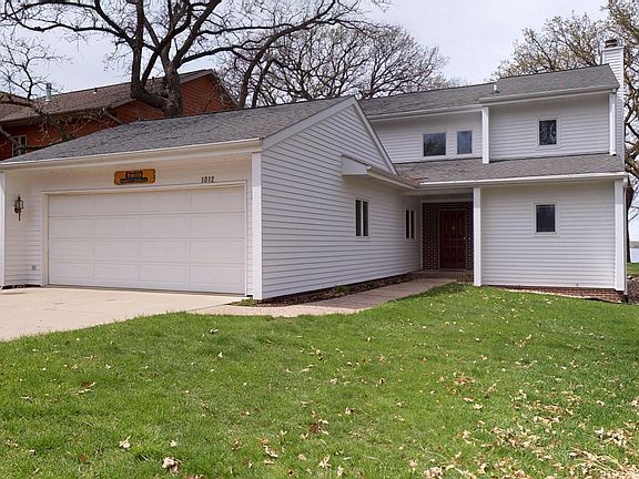 3rd image of 1012 Lake St