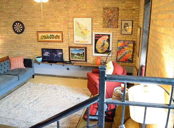 3rd image of 2130 N Oakley Ave #G