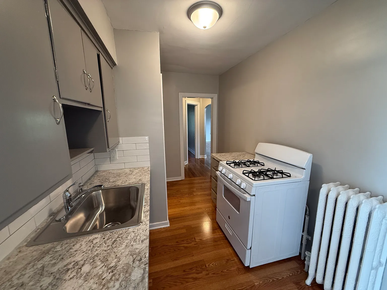 2 bed, 700 sqft, $1,450 — Photo 2