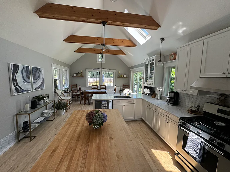 61 Long Beach Ln — Photo 3