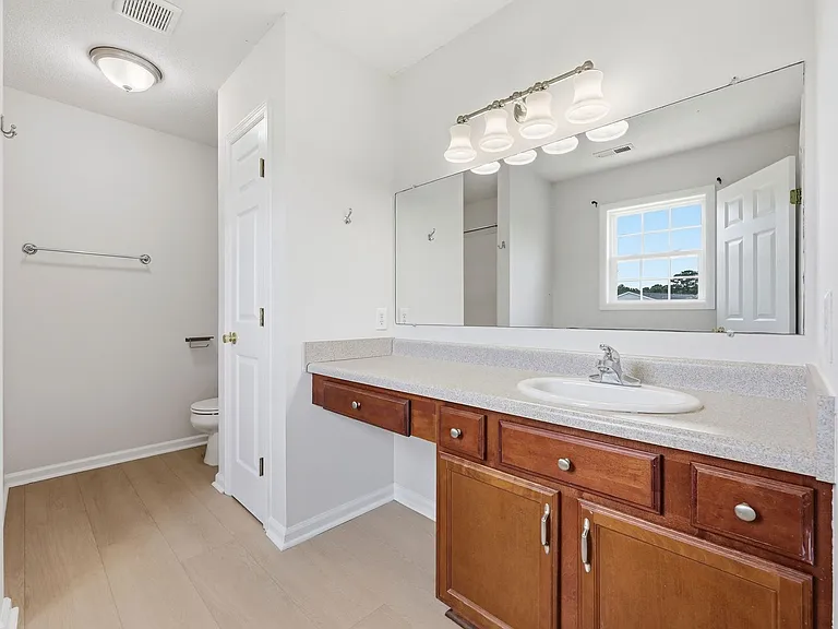 302 Mann St — Photo 16