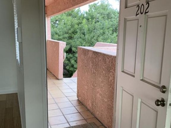 2nd image of 4810 S La Brea Ave APT 202