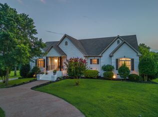 1062 Lakeshore Dr, Gallatin, TN 37066