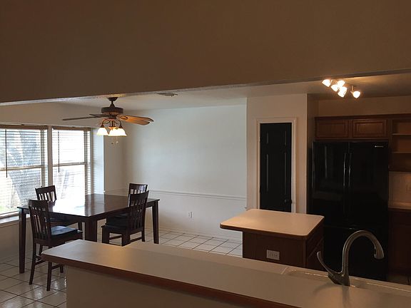 4th image of 2410 Elliott Ave