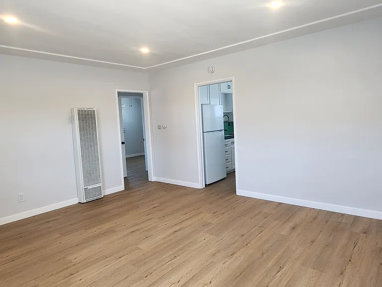 565 Flower St — Photo 4