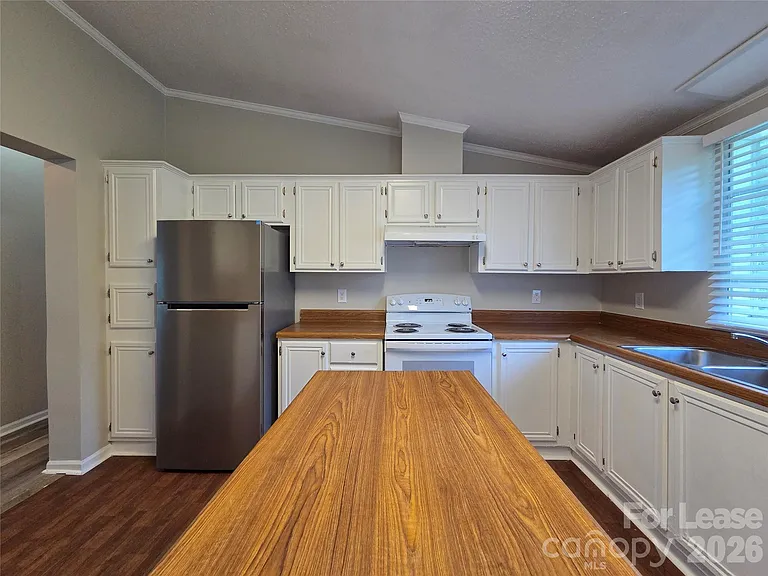 4223 Givens Rd — Photo 7