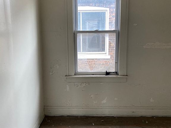 2nd image of 3829 E Alder St