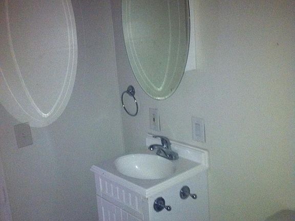 3rd image of 422 2nd St S APT 4