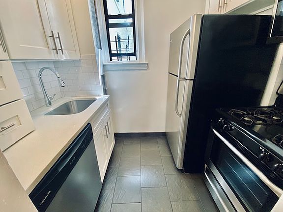 5th image of 215 W 83rd St APT 5G