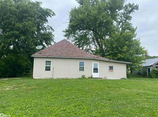 1553 Oakland Mills Rd, Mount Pleasant, IA 52641