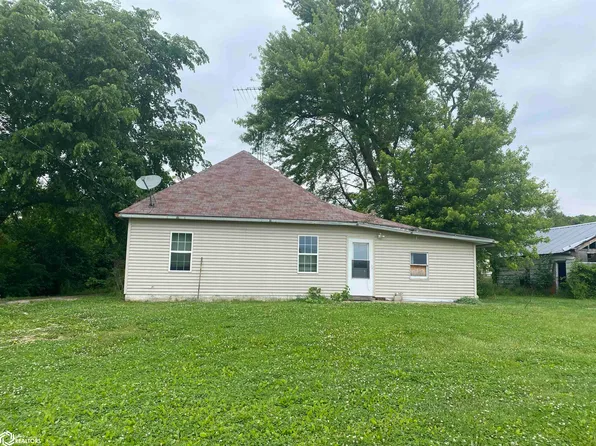 1553 Oakland Mills Rd, Mount Pleasant, IA 52641