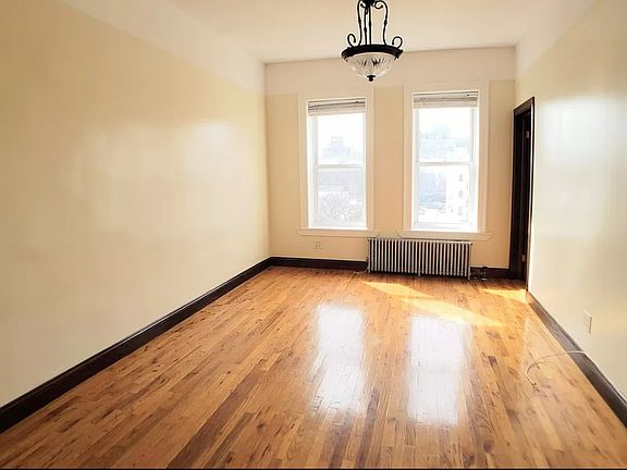 3rd image of 497 Park Pl APT 2