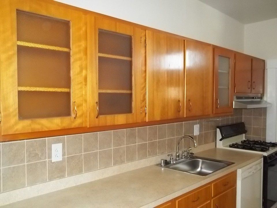 NEW kitchen cabinets, countertops and backsplash