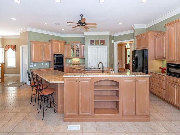 3rd image of 9300 Bunker Ln