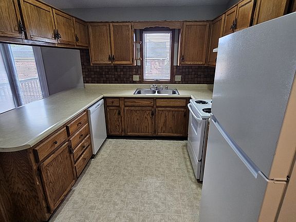 5th image of 1655 Foxhaven Dr #208