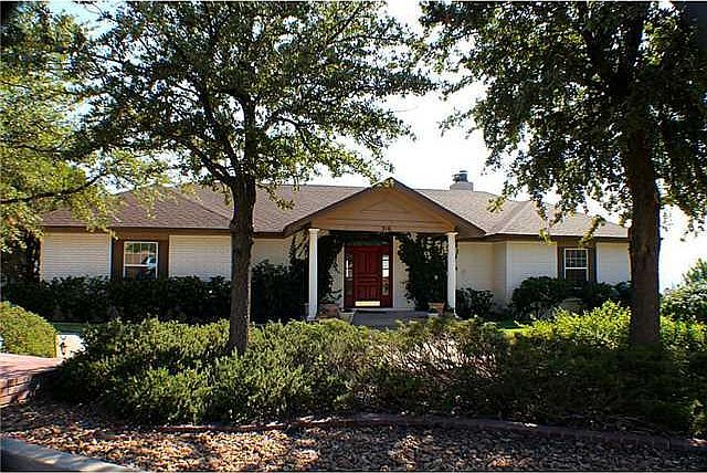 1st image of 516 Regency Dr
