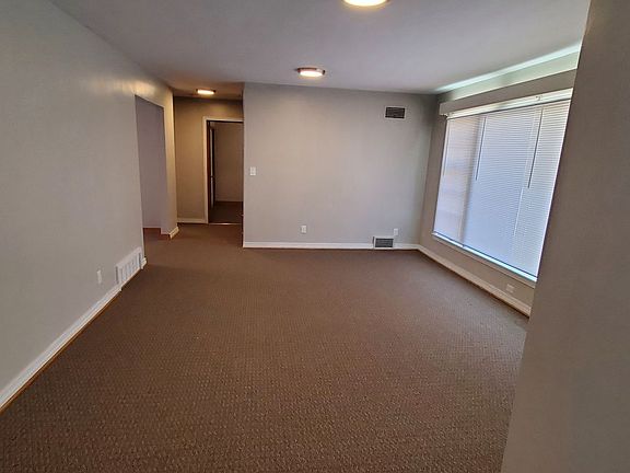 5th image of 924 Clarke St