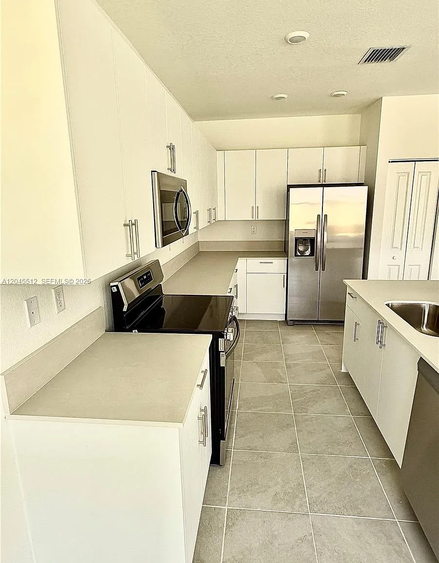 4 bed, 2.5 bath, $3,500 — Photo 4