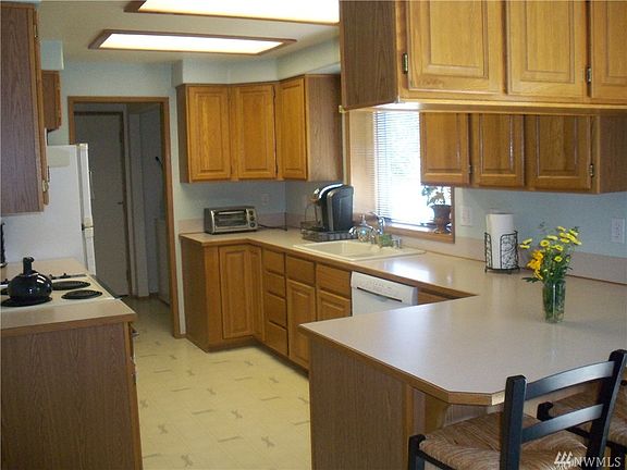 5th image of 9513 Alexander Dr NE