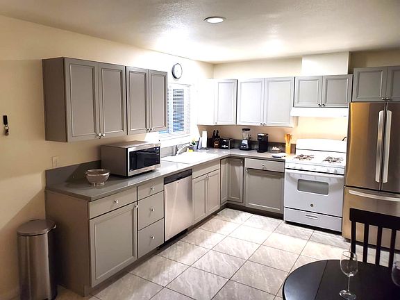 2nd image of 2685 N Junipero Ave #4