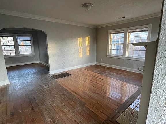 4th image of 864 Barbara Dr