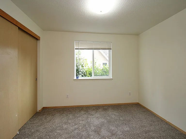 11710 - 11712 SE Powell — Photo 39