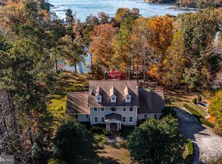 673 Nugent Ln, Weems, VA 22576