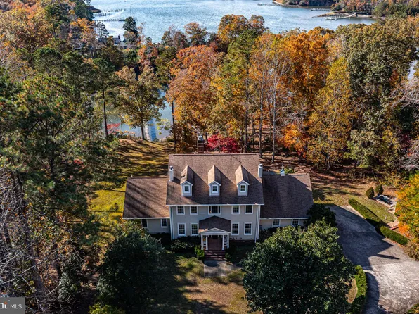 673 Nugent Ln, Weems, VA 22576