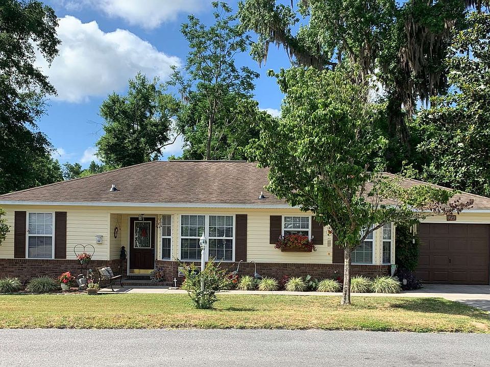 1st image of 529 SE Rosewood Cir