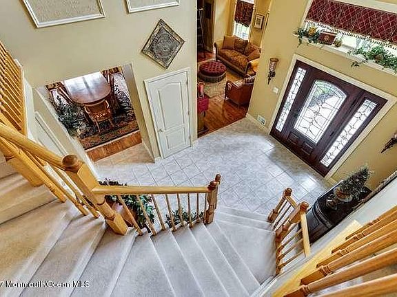 5th image of 774 Applewood Ct