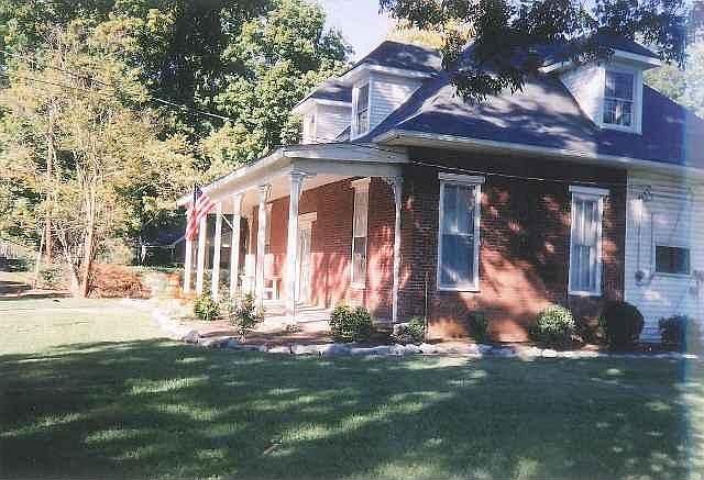 2nd image of 740 N Spring St