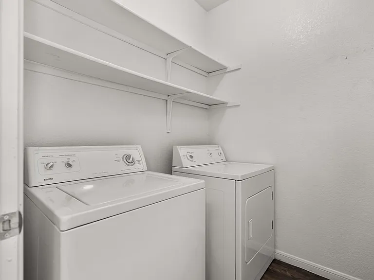 1521 Bagby Ave #C — Photo 11