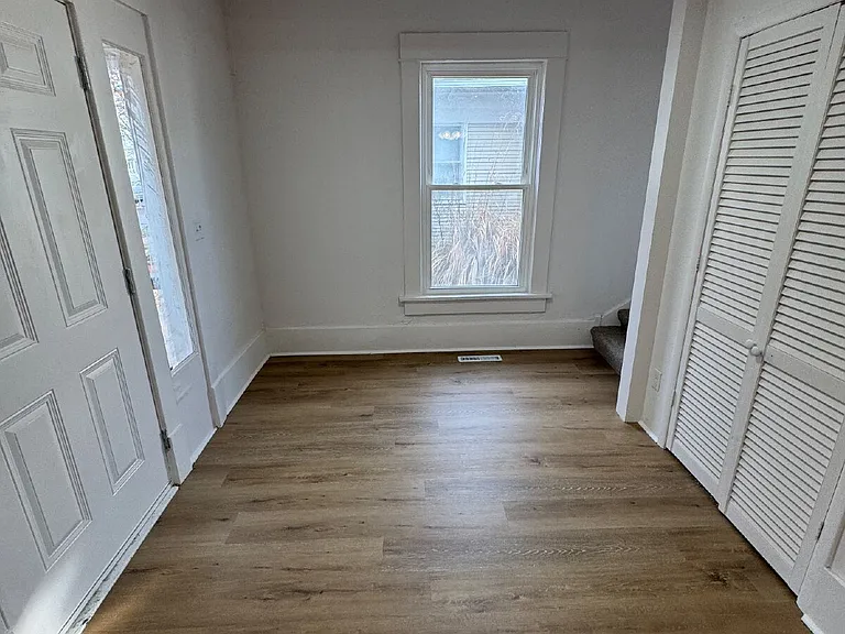 258 S Poplar St — Photo 8