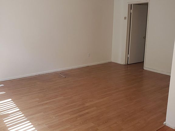 3rd image of 610 E Acacia Ave APT 3