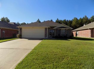 102 Ray Creek Dr, Longview, TX 75605