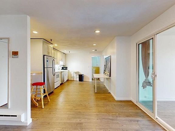 4th image of 115 W Squantum St #U909