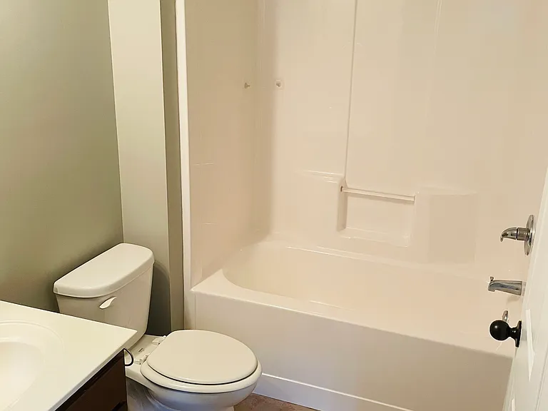 704 Derby Dr — Photo 6