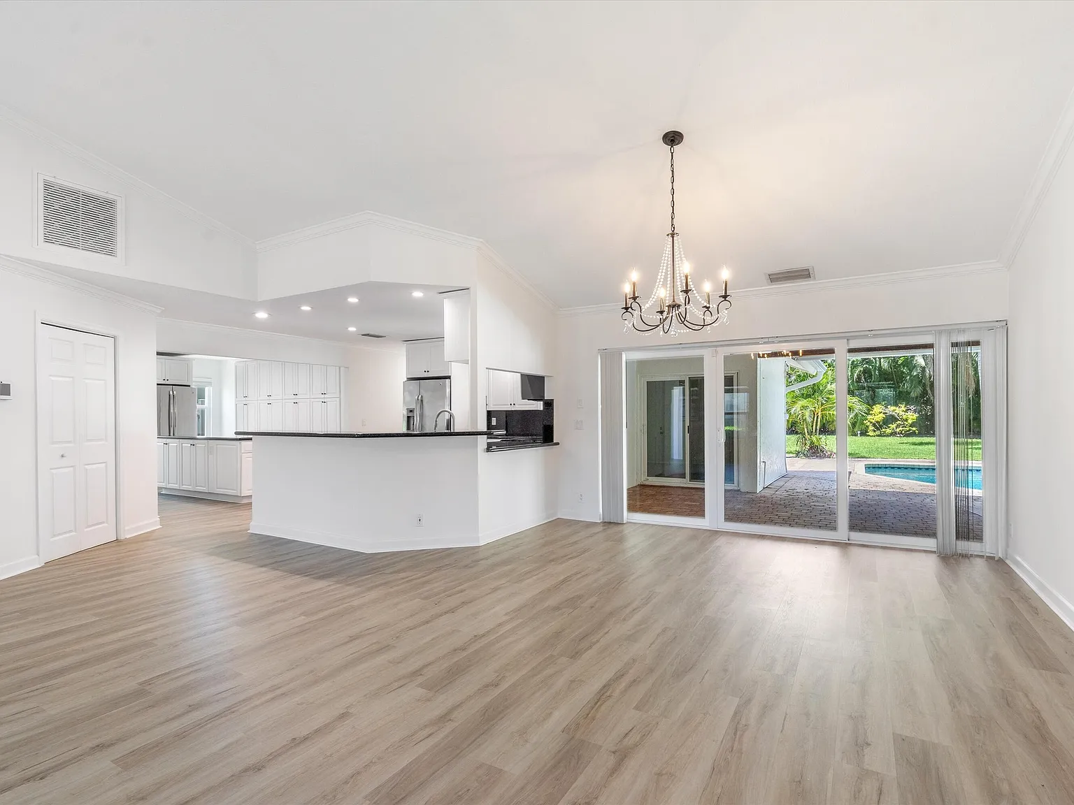 4 bed, 2.5 bath, 2283 sqft, $6,750 — Photo 1