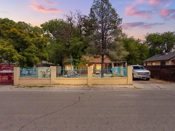 314 49th St NW, Albuquerque, NM 87105