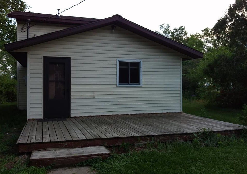 2nd image of 811 Doty St