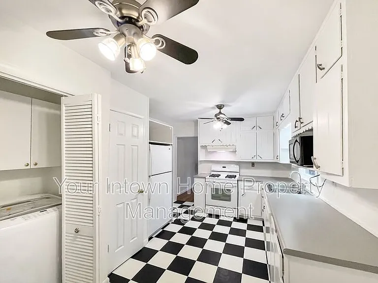 1597 Stanford Way — Photo 7