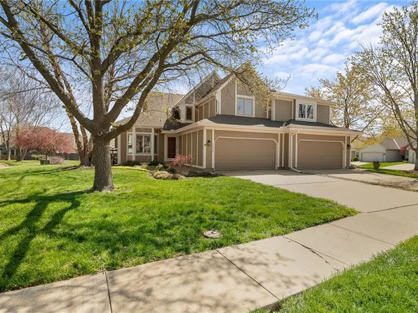 12025 Grandview St, Overland Park, KS 66213