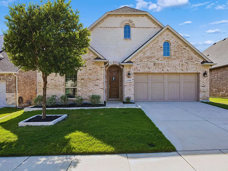 228 Glenwood Dr — Photo 1